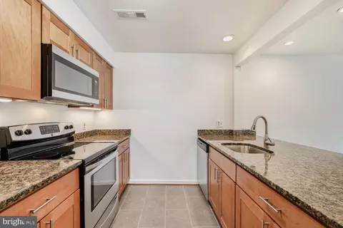 Kitchen - 730 S Hanover St #E, Baltimore, MD 21230 photo 2 of 6