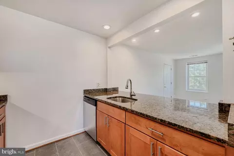 Kitchen - 730 S Hanover St #E, Baltimore, MD 21230 photo 3 of 6