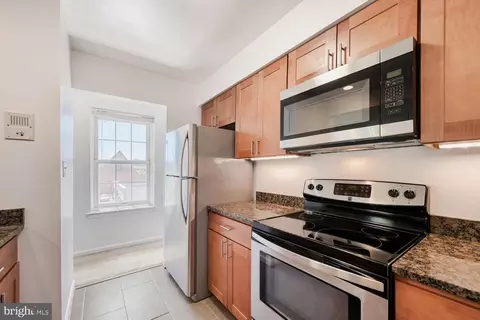 Kitchen - 730 S Hanover St #E, Baltimore, MD 21230 photo 5 of 6