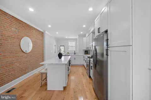 Entry Way - 1126 E Fort Ave, Baltimore, MD 21230 photo 6 of 13