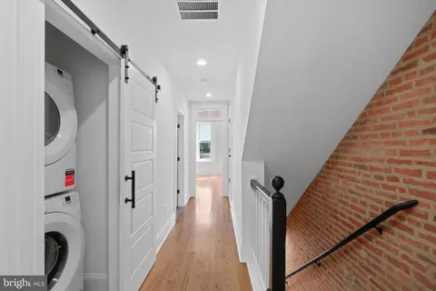Entry Way - 1126 E Fort Ave, Baltimore, MD 21230 photo 8 of 13