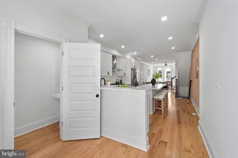 Entry Way - 1126 E Fort Ave, Baltimore, MD 21230 photo 7 of 13