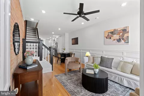Entry Way - 1126 E Fort Ave, Baltimore, MD 21230 photo 2 of 13