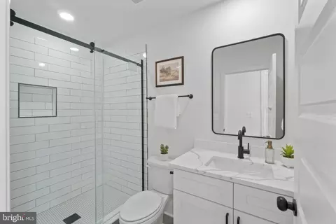 Bath - 1126 E Fort Ave, Baltimore, MD 21230 photo 2 of 4