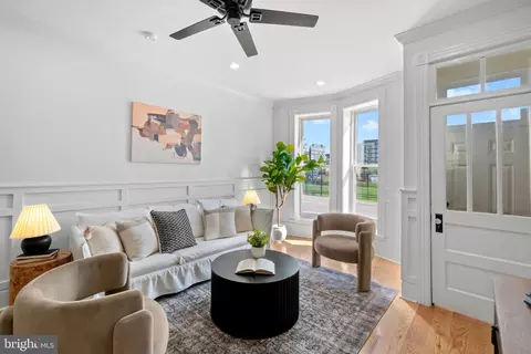 Entry Way - 1126 E Fort Ave, Baltimore, MD 21230 photo 1 of 13