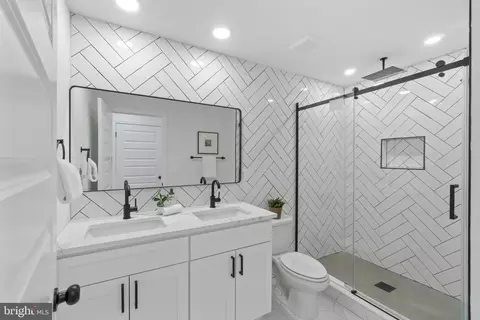 Bath - 1126 E Fort Ave, Baltimore, MD 21230 photo 3 of 4