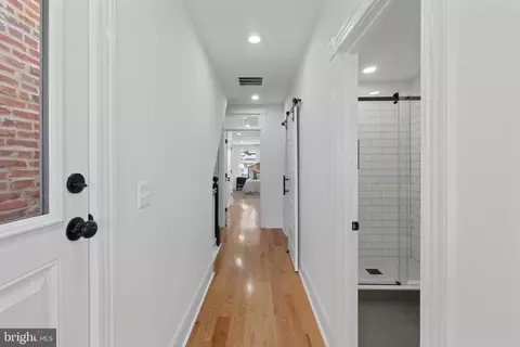Entry Way - 1126 E Fort Ave, Baltimore, MD 21230 photo 9 of 13
