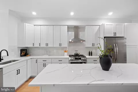 Kitchen - 1126 E Fort Ave, Baltimore, MD 21230 photo 3 of 4