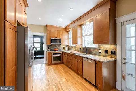 Kitchen - 6004 Falls Rd, Baltimore, MD 21209 photo 4 of 6