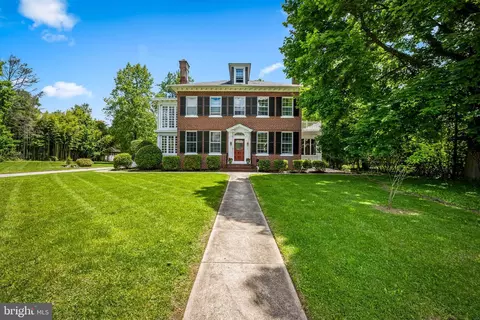 527 Nottingham Rd, Baltimore, MD 21229
