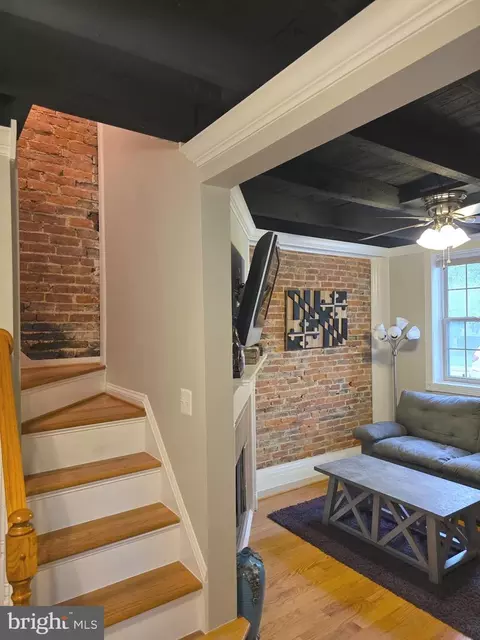 Entry Way - 628 Warner St, Baltimore, MD 21230 photo 3 of 15