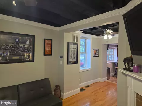 Entry Way - 628 Warner St, Baltimore, MD 21230 photo 14 of 15