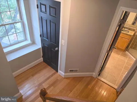 Entry Way - 628 Warner St, Baltimore, MD 21230 photo 7 of 15