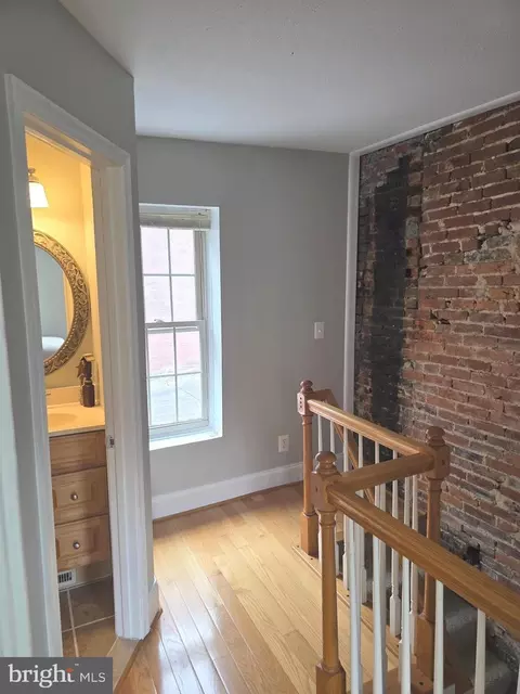 Entry Way - 628 Warner St, Baltimore, MD 21230 photo 4 of 15