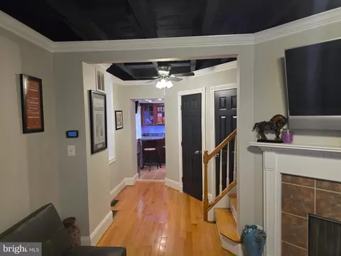 Entry Way - 628 Warner St, Baltimore, MD 21230 photo 2 of 15