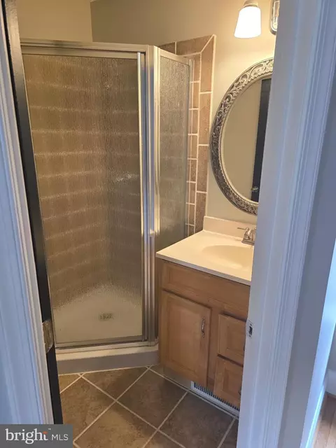 Bath - 628 Warner St, Baltimore, MD 21230 photo 2 of 7