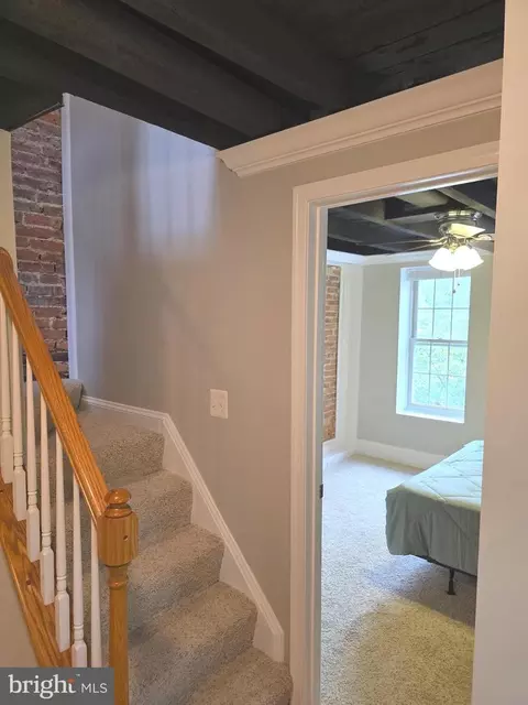 Entry Way - 628 Warner St, Baltimore, MD 21230 photo 11 of 15