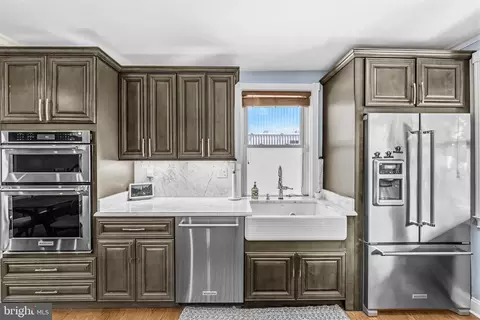 Kitchen - 431 E Belvedere Ave, Baltimore, MD 21212 photo 2 of 6