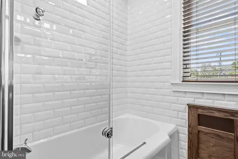 Bath - 431 E Belvedere Ave, Baltimore, MD 21212 photo 3 of 4