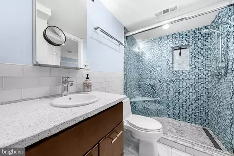 Bath - 431 E Belvedere Ave, Baltimore, MD 21212 photo 4 of 4