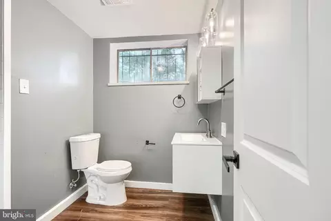 Bath - 6200 Ivymount Rd, Baltimore, MD 21209 photo 5 of 6