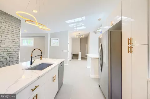 Entry Way - 6200 Ivymount Rd, Baltimore, MD 21209 photo 3 of 8