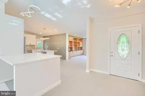 Entry Way - 6200 Ivymount Rd, Baltimore, MD 21209 photo 1 of 8