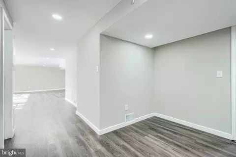 Entry Way - 6200 Ivymount Rd, Baltimore, MD 21209 photo 5 of 8