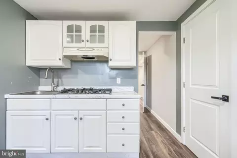 Entry Way - 6200 Ivymount Rd, Baltimore, MD 21209 photo 7 of 8