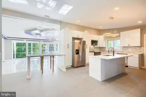 Kitchen - 6200 Ivymount Rd, Baltimore, MD 21209 photo 2 of 6