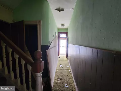 Entry Way - 1613 E Lafayette Ave, Baltimore, MD 21213 photo 2 of 6