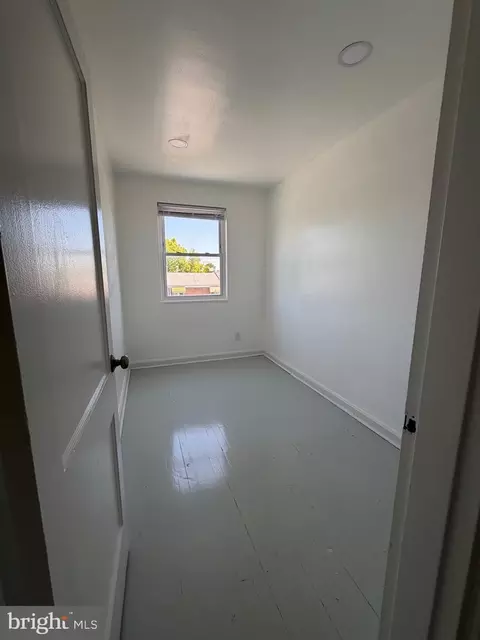 Bedroom - 1626 Inverness Ave, Baltimore, MD 21230 photo 2 of 3