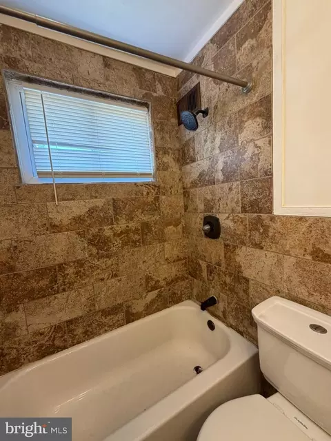 Bath - 1626 Inverness Ave, Baltimore, MD 21230 photo 2 of 2