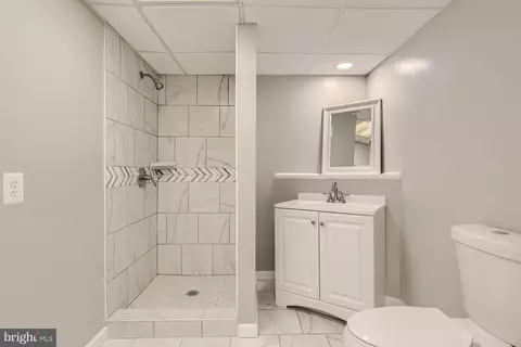 Bath - 2908 Clearview Ave, Baltimore, MD 21234 photo 1 of 2