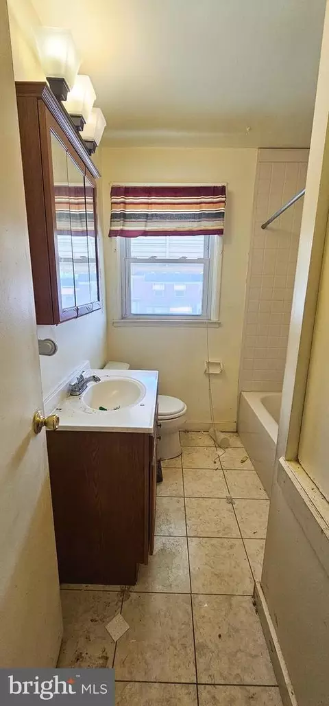 Bath - 5526 Bucknell Rd, Baltimore, MD 21206 photo 1 of 2