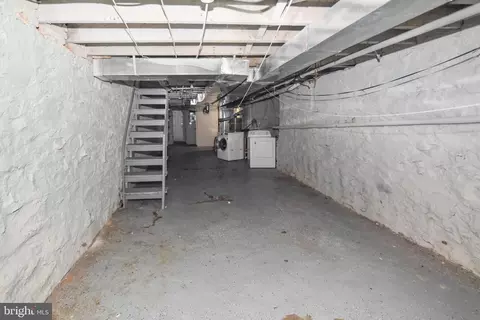 Entry Way - 416 N Hilton St, Baltimore, MD 21229 photo 8 of 10
