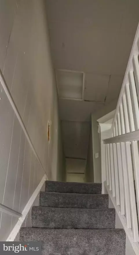 Entry Way - 416 N Hilton St, Baltimore, MD 21229 photo 4 of 10