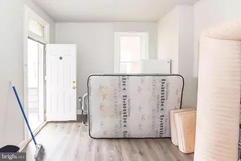 Entry Way - 416 N Hilton St, Baltimore, MD 21229 photo 1 of 10