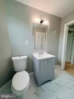 Entry Way - 5511 Todd Ave, Baltimore, MD 21206 photo 13 of 18