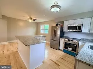 Entry Way - 5511 Todd Ave, Baltimore, MD 21206 photo 4 of 18