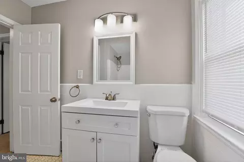 Bath - 1015 Witherspoon Rd, Baltimore, MD 21212 photo 1 of 2