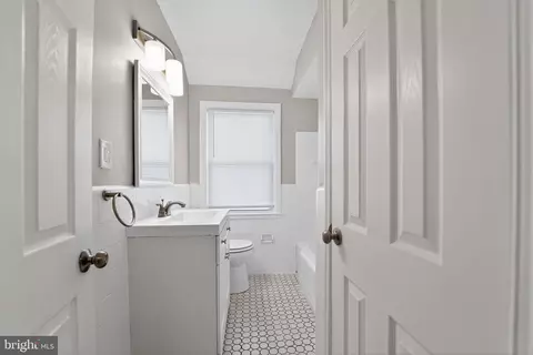 Entry Way - 1015 Witherspoon Rd, Baltimore, MD 21212 photo 6 of 8