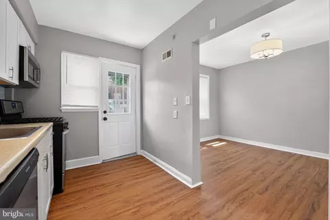 Entry Way - 1015 Witherspoon Rd, Baltimore, MD 21212 photo 4 of 8
