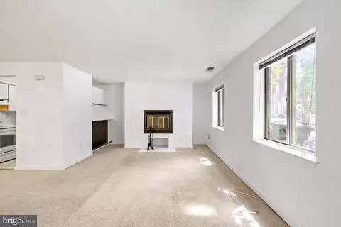 Living - 140 W Barre St, Baltimore, MD 21201 photo 4 of 4
