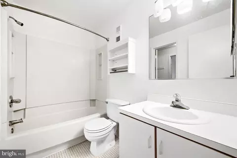 Bath - 140 W Barre St, Baltimore, MD 21201 photo 4 of 4