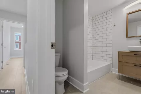 Entry Way - 1748 S Hanover St, Baltimore, MD 21230 photo 7 of 8