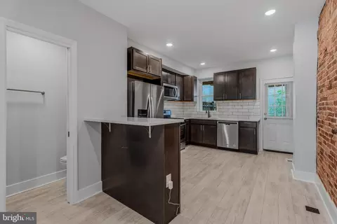Entry Way - 1748 S Hanover St, Baltimore, MD 21230 photo 3 of 8