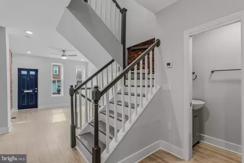 Entry Way - 1748 S Hanover St, Baltimore, MD 21230 photo 5 of 8
