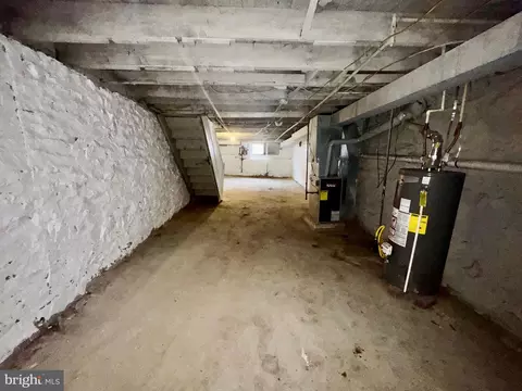 Entry Way - 6 Wheeler Ave, Baltimore, MD 21223 photo 4 of 6