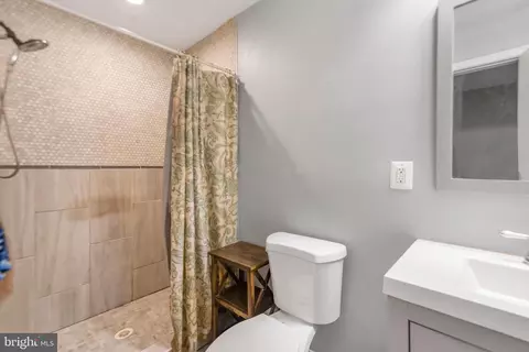 Bath - 610 Archer St, Baltimore, MD 21230 photo 1 of 2